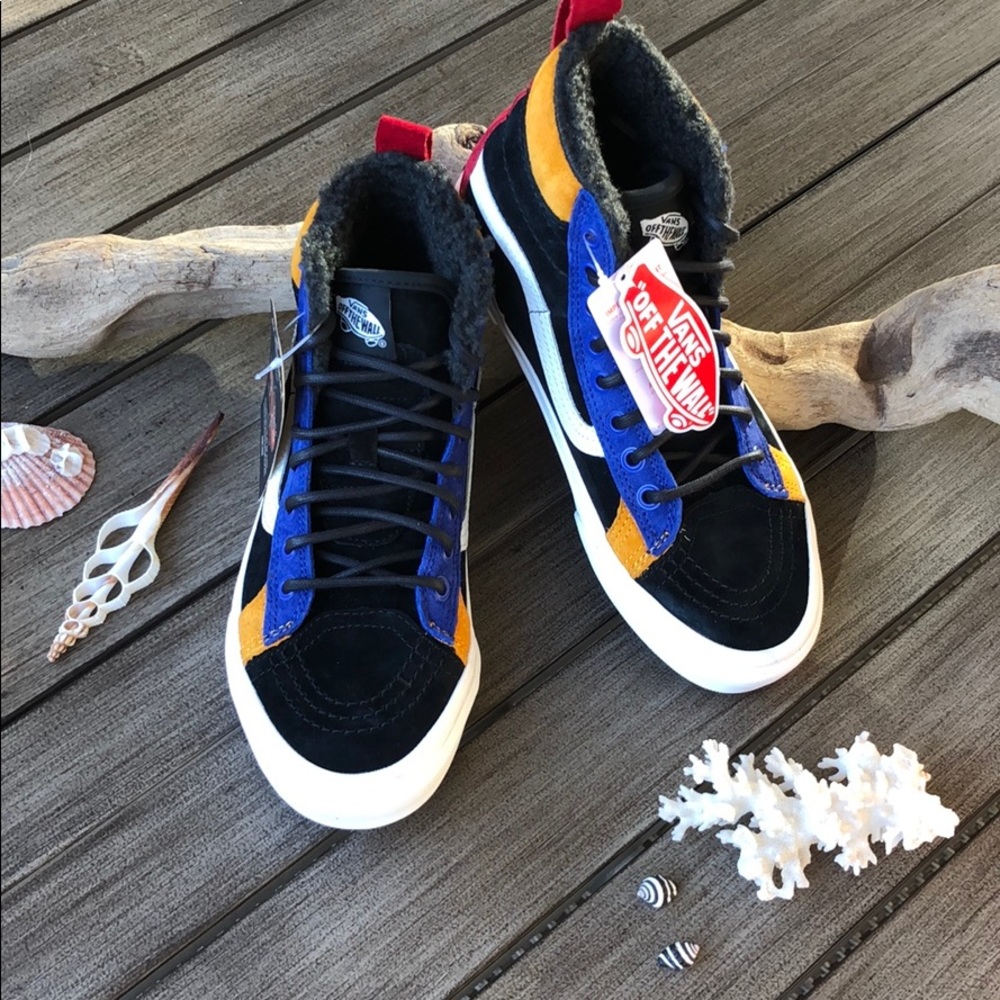 🌴🌼VANS- MOUNTAIN ALL WEATHER PROOF HIGH TOPS🌼🌴 - Picture 5 of 14